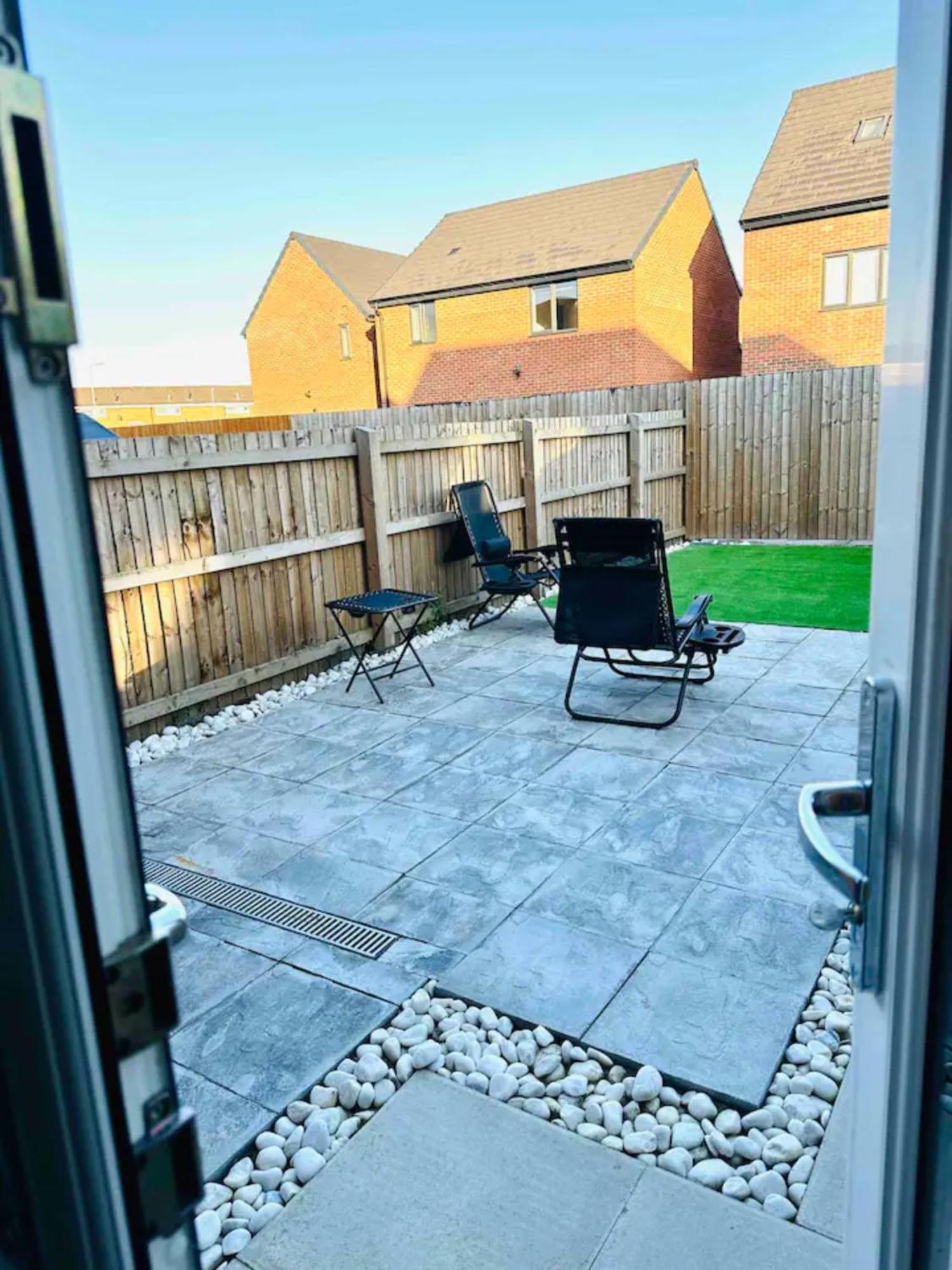 Stunning Private Room In A Home - Bathroom & Parking! Salford  Exterior photo
